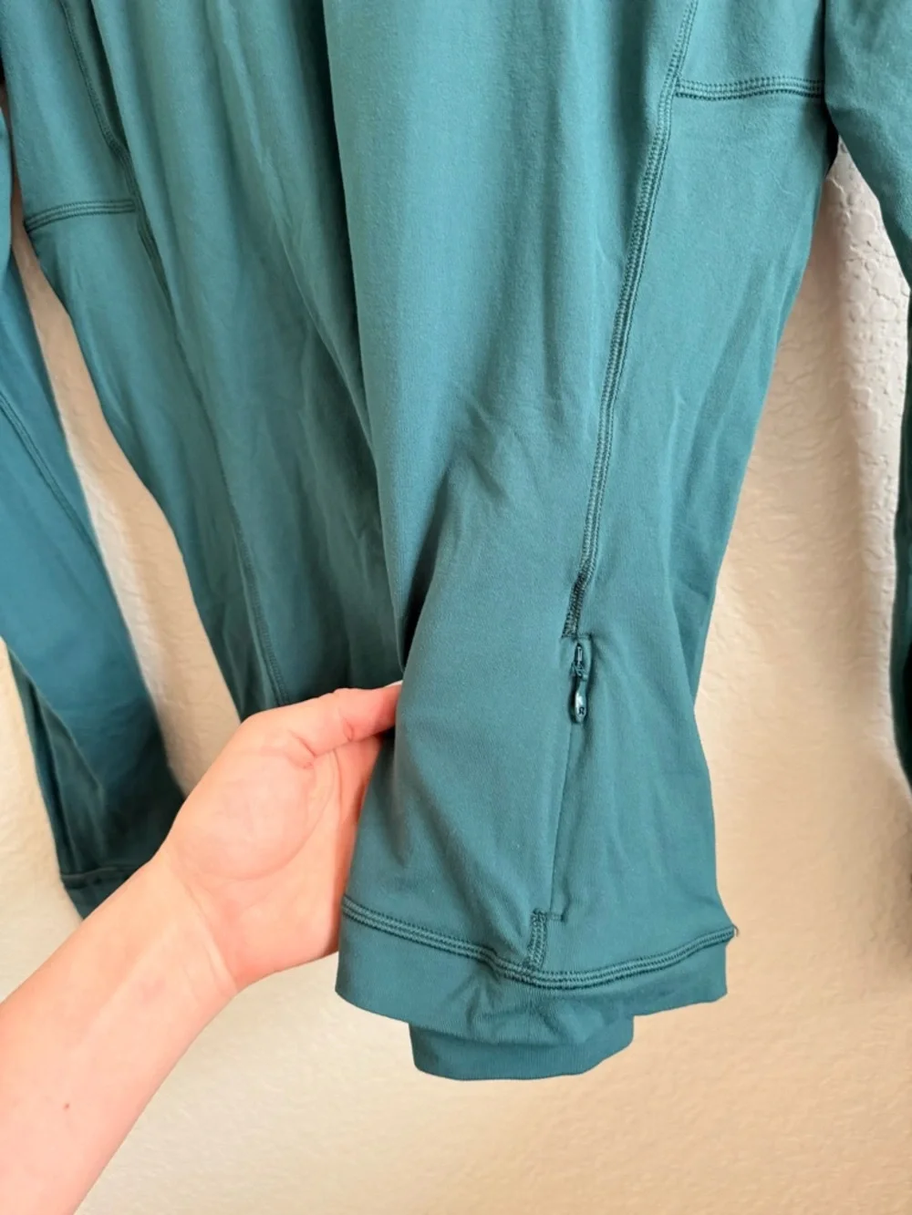 Lululemon it’s Rulu Teal Green Blue Long Sleeve Hooded‎ Top Shirt 12
